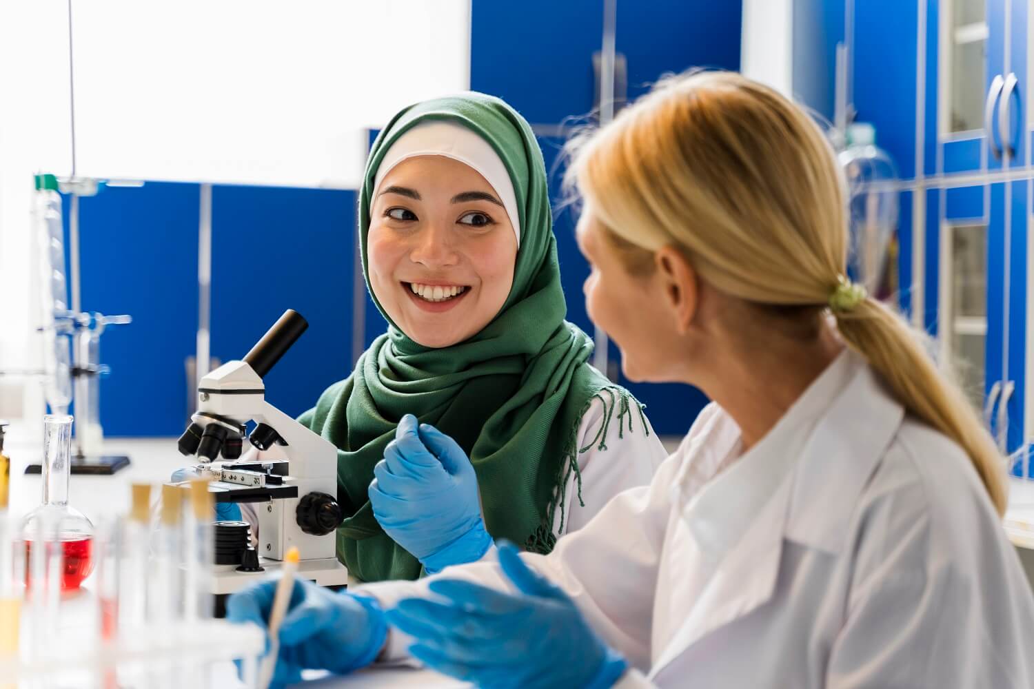 Chercheurs en collaboration scientifique